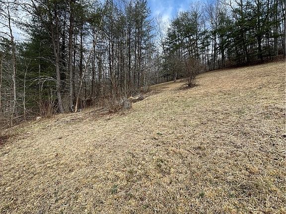 3rd image of 22 Whitlock Dr