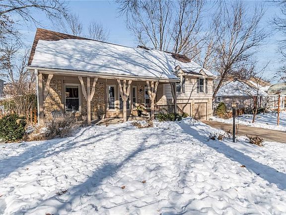 3rd image of 8106 NW Twin Oaks Dr