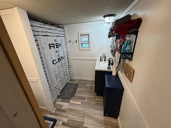 3rd image of 37 Roth Ave