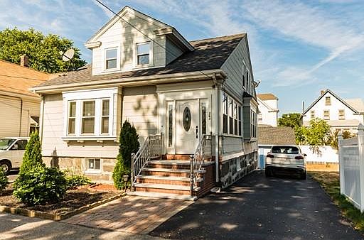 1st image of 264 Belmont St