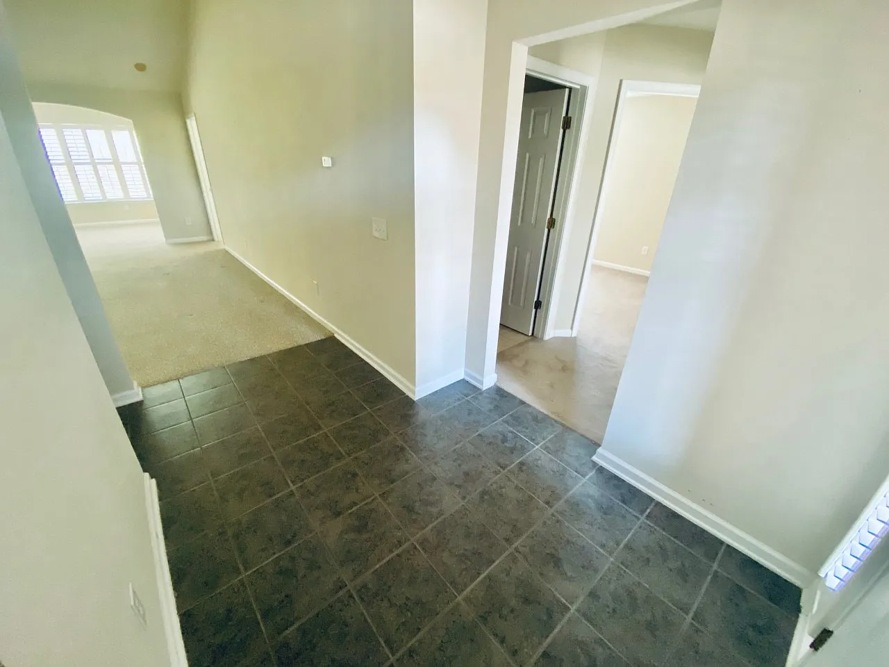 4 bed, 3.0 bath, 2100 sqft, $2,175 — Photo 2