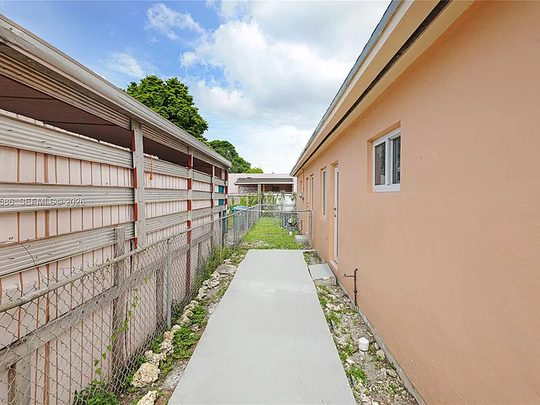 1202 NW 34th St #1202 — Photo 15