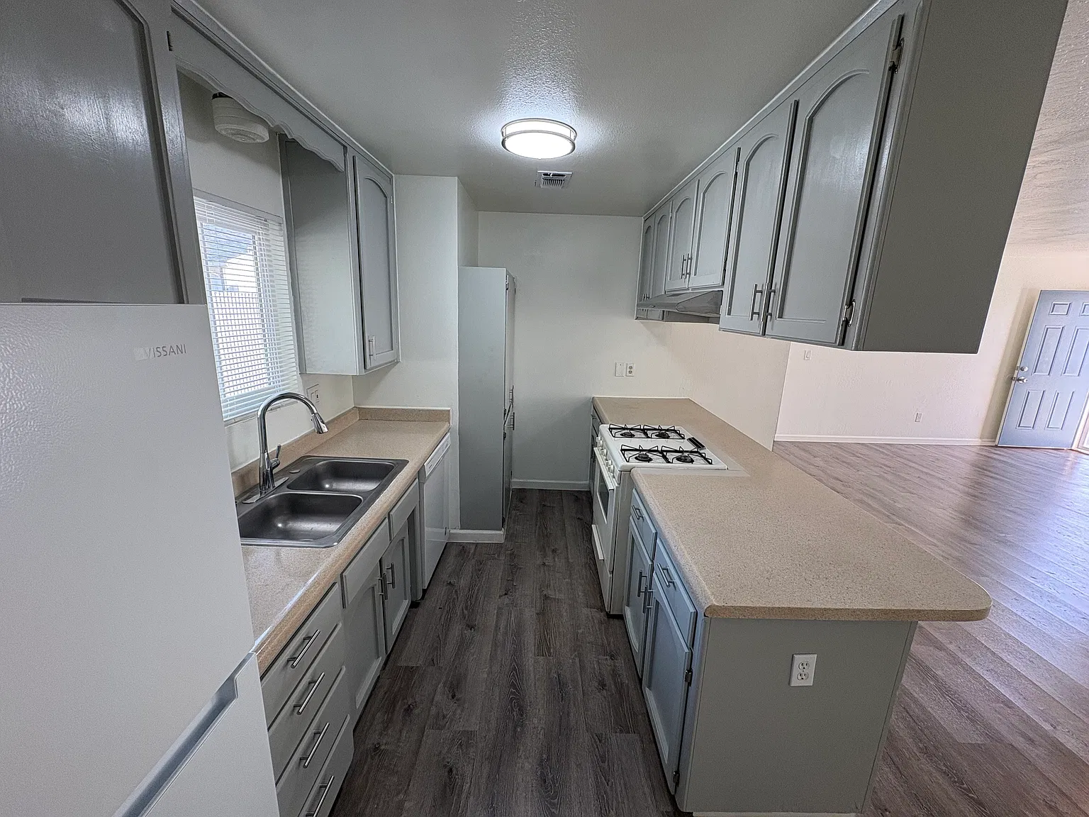 3 bed, $1,900 — Photo 4