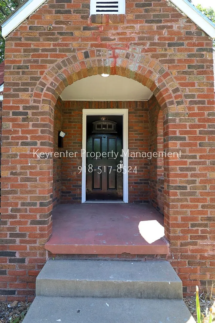 345 S Zunis Ave Duplex — Photo 2
