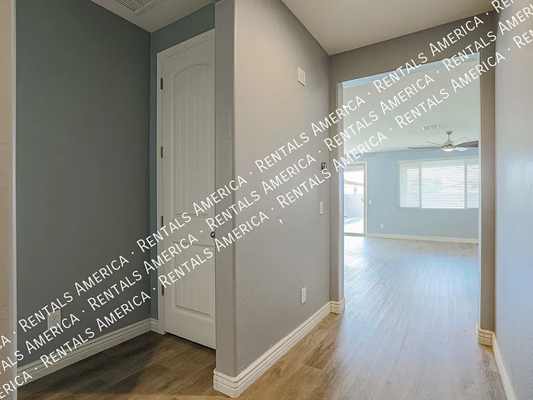 4217 W Winston Dr — Photo 18