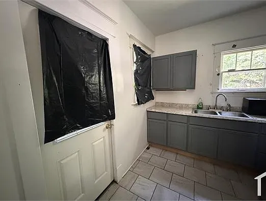 1066 Cecil Ave — Photo 6