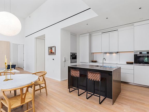 4th image of 2901 Collins Ave #1203