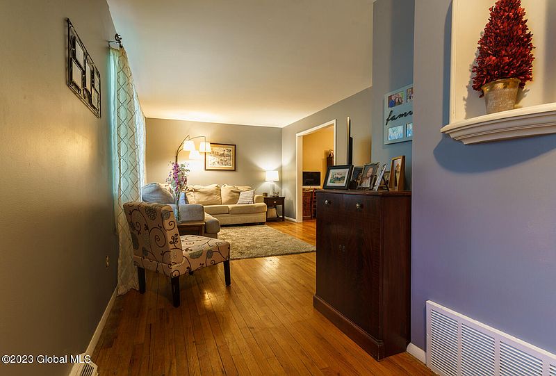 2nd image of 71 Hathorn Boulevard