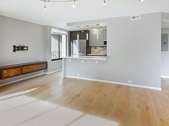 4th image of 150 Lombard St APT 402