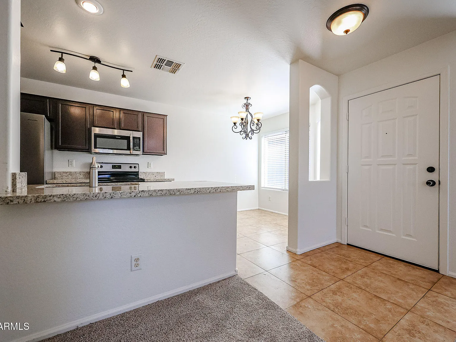3 bed, 2.0 bath, 1326 sqft, $2,000 — Photo 3