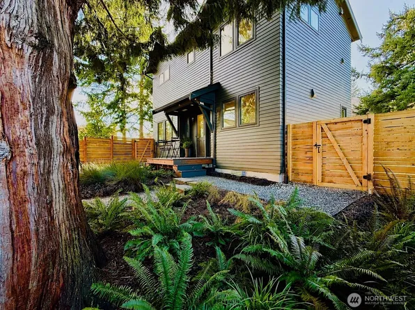 10421 41st Avenue SW #B, Seattle, WA 98146
