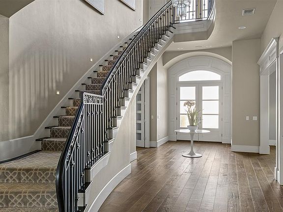 4th image of 5001 Water Oak Way
