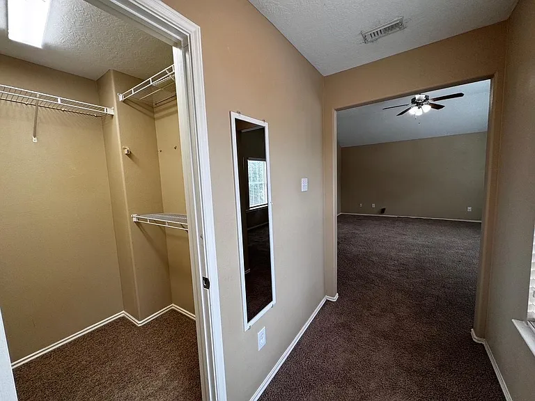 1411 Hallcroft Ln — Photo 9