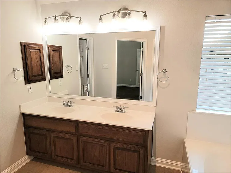 2833 Checker Dr — Photo 14