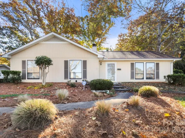 2325 Pinehaven Dr, Gastonia, NC 28054