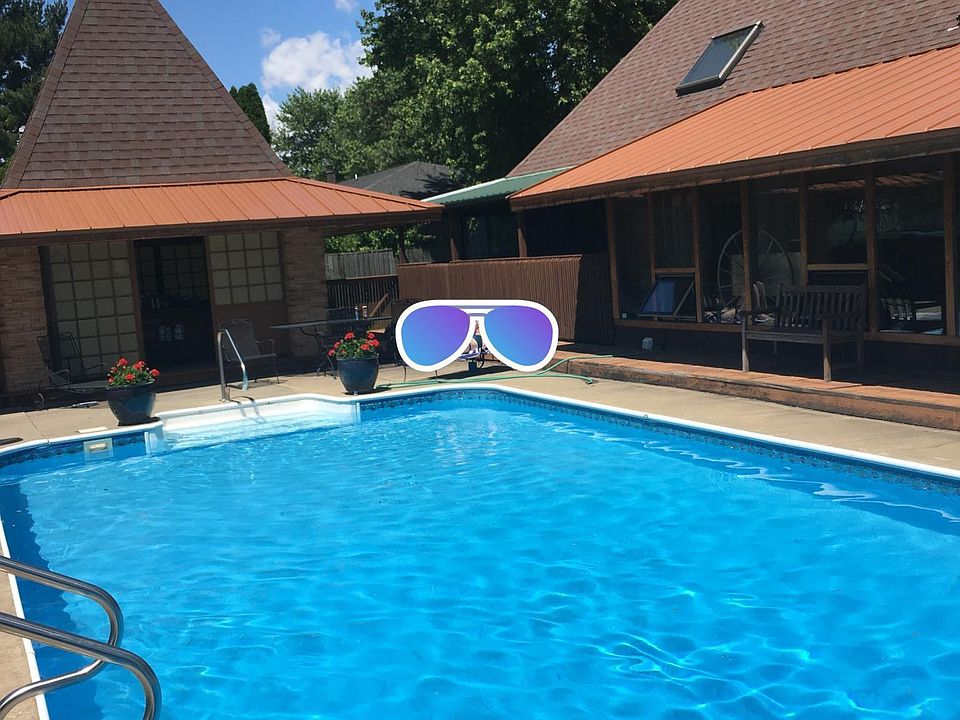 Pool and spa house