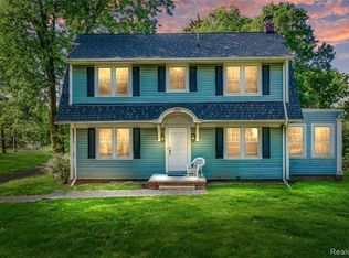 2965 Edgefield Dr, Waterford, MI 48328