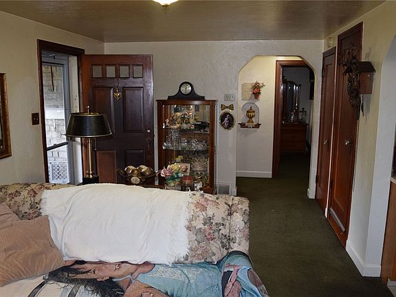 4th image of 916 Brown St
