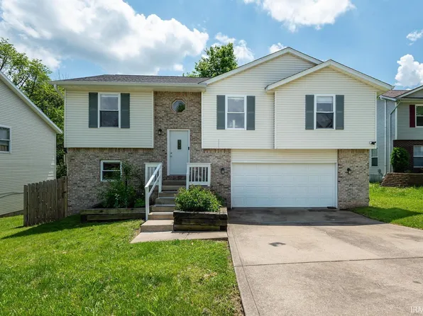 1401 W Woodhill Dr, Bloomington, IN 47403