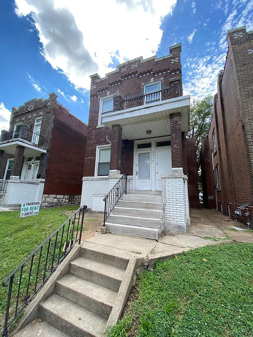 Spacious 4 Bed 2 Bath House! — Photo 2
