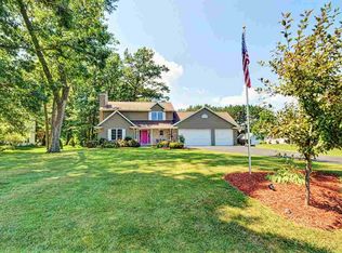 3161 Lakeview Dr, Suamico, WI 54173
