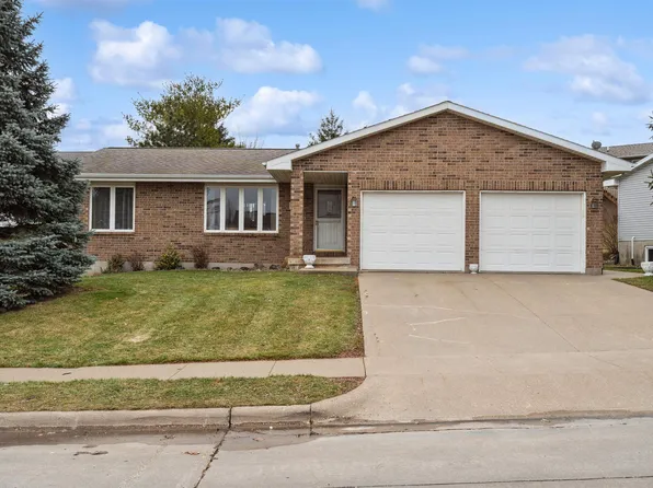 4443 Camelot Dr, Dubuque, IA 52002