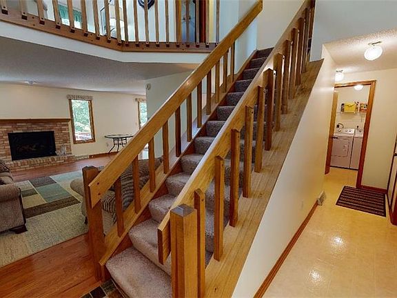 4th image of 90 Northwood Dr
