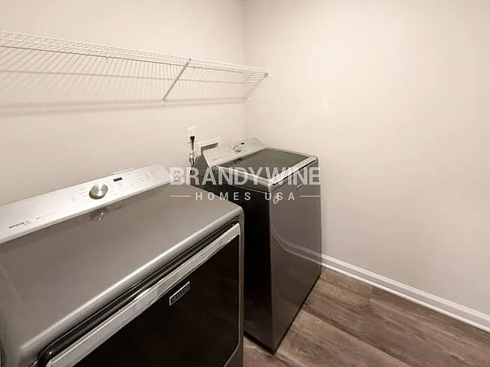 185 Abbots Glen Rd — Photo 32