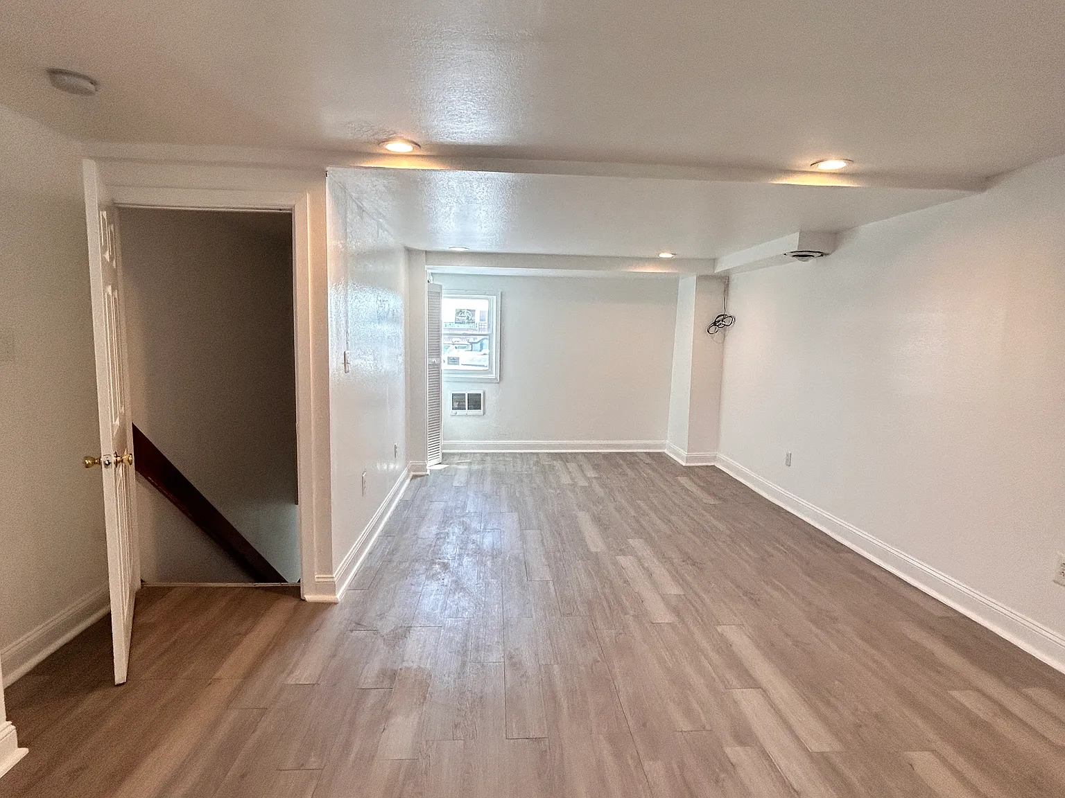 2 bed, 2710 sqft, $1,600 — Photo 4
