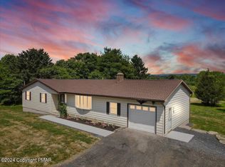 1591 Fawn Valley Dr, Brodheadsville, PA 18322