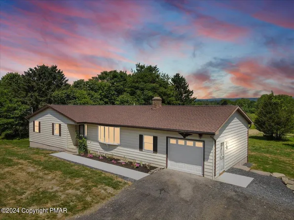 1591 Fawn Valley Dr, Brodheadsville, PA 18322
