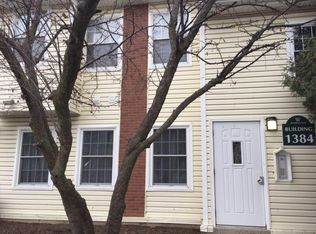 1384 E Wyndham Cir APT 102, Palatine, IL 60074