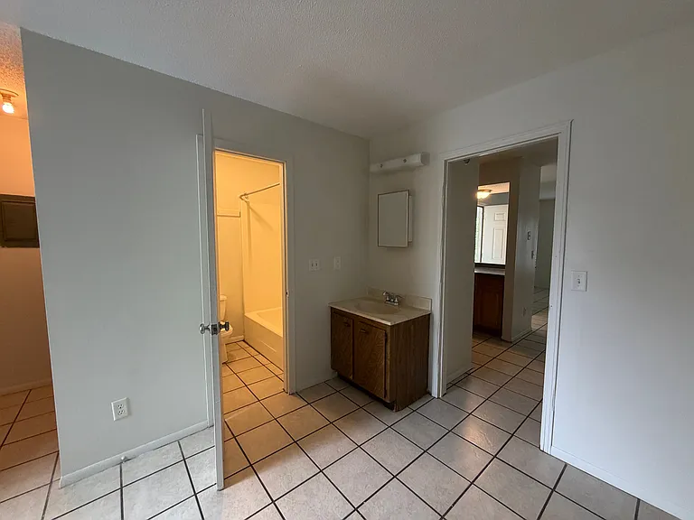 1000 E Williams St #6 — Photo 7