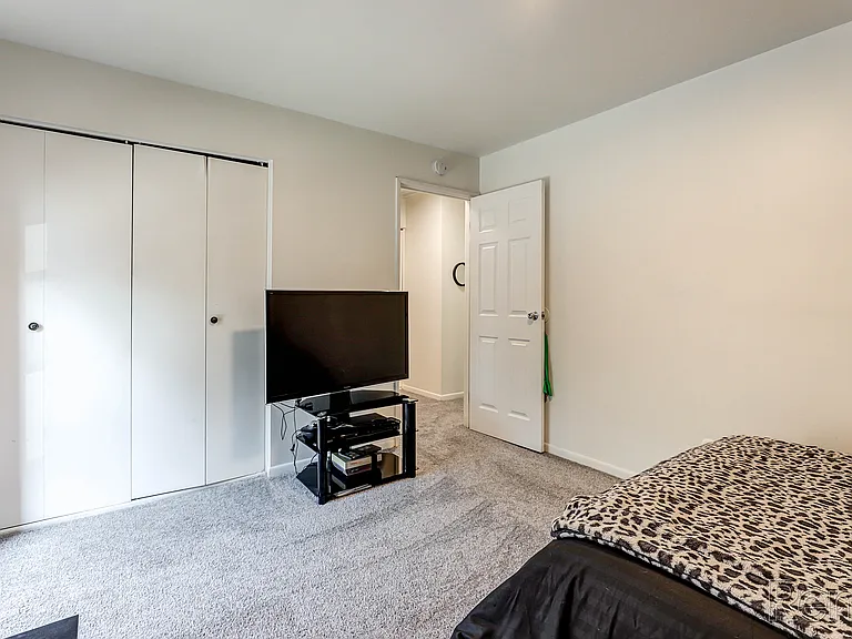 LaFonda Apartments — Photo 13