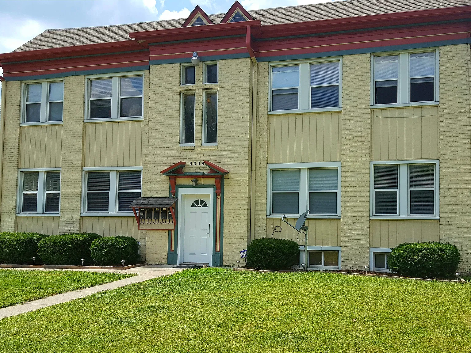 2 bed, 750 sqft, $1,050 — Photo 1