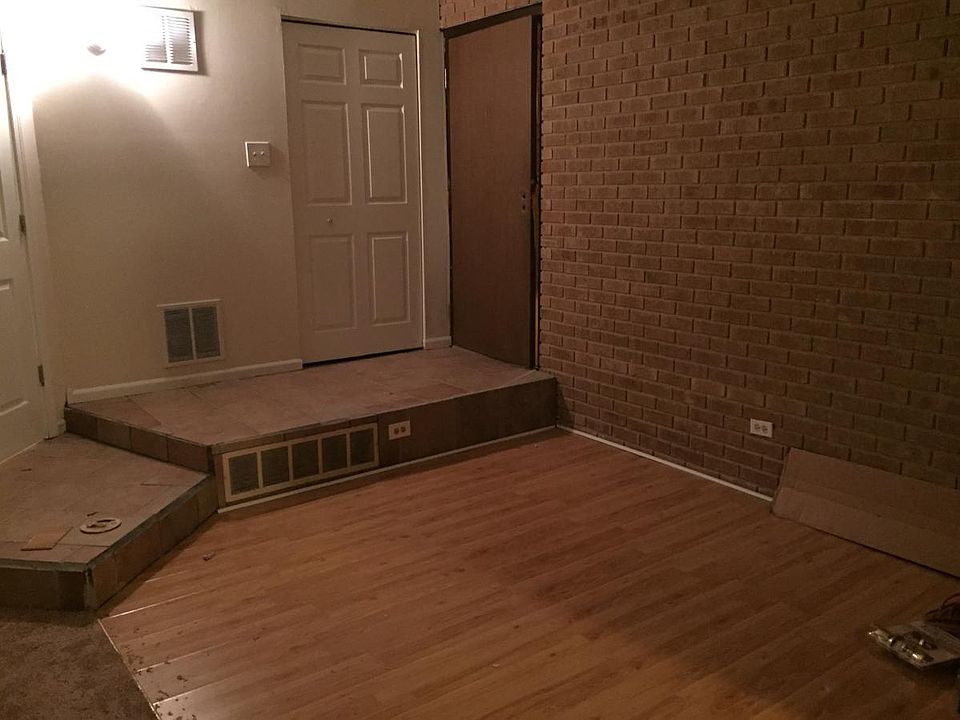 1st image of 6015 Lakeside Pl APT 303A
