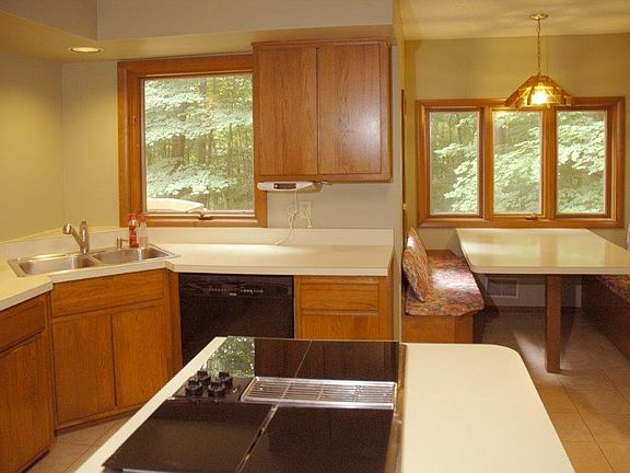 4th image of 9317 Skyhill Dr