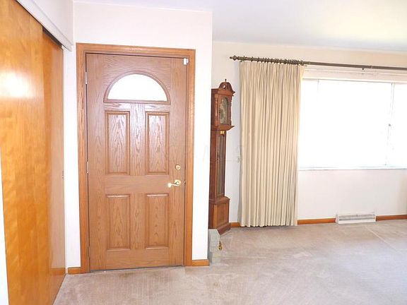 3rd image of 565 Catawba Ave
