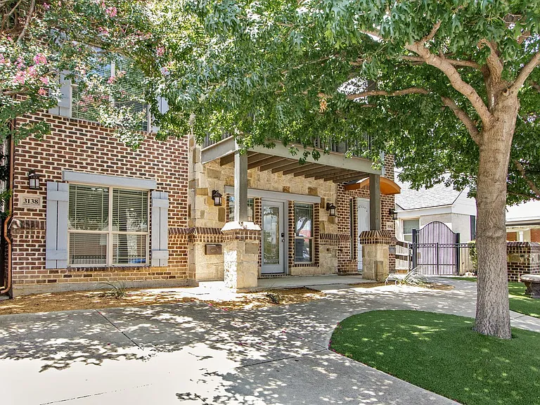 3138 Rogers Ave — Photo 4