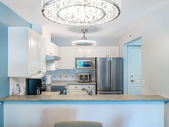 4th image of 215 12th St #506