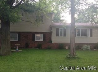 69 Providence Ln, Springfield, IL 62711