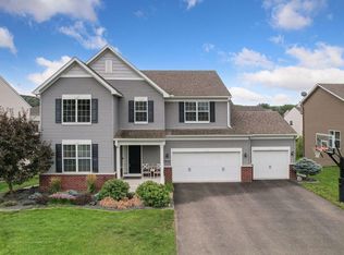 7972 Spring Lake Dr, Shakopee, MN 55379