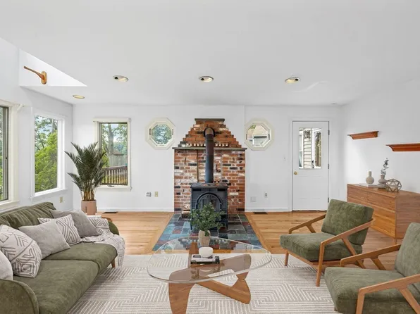 94 Clinton Rd, Weymouth, MA 02189