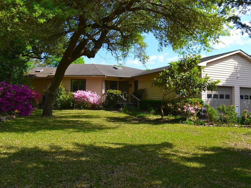 1st image of 131 Beechwood Dr
