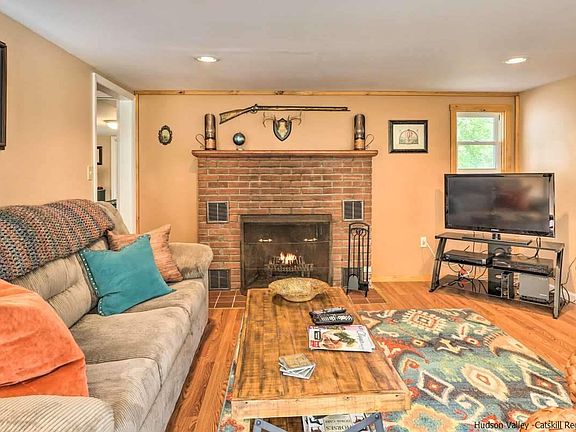 3rd image of 18 Shawangunk Dr