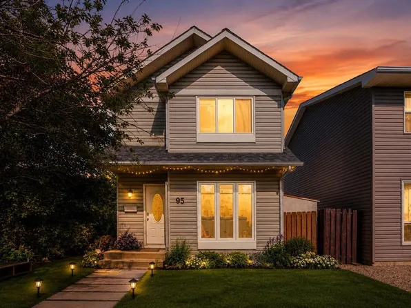 95 W Castlegreen Close NE, Calgary, AB T3J 1Y6