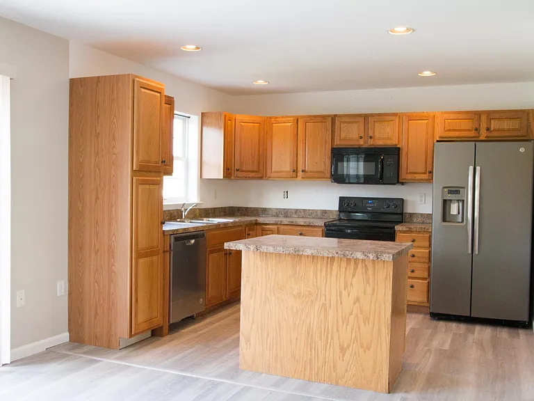 3900 Sheppard Dr — Photo 8