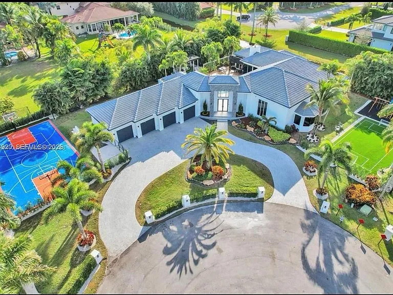 11400 NW 7th St — Photo 2