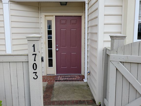 2nd image of 1703 Duntrune Gln
