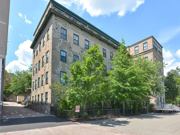 426 Mount Hope St Unit 404, North Attleboro, MA 02760